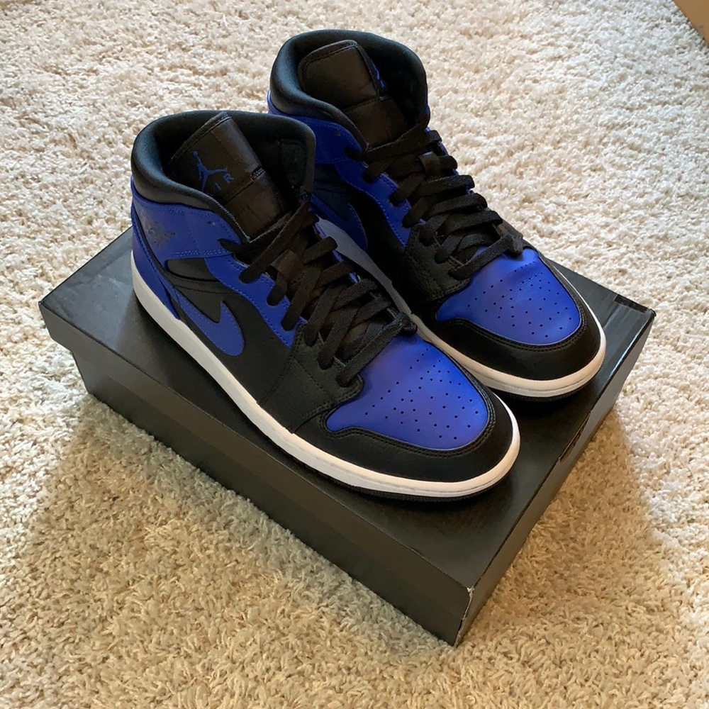 Air Jordan 1 Mid Hyper Royal